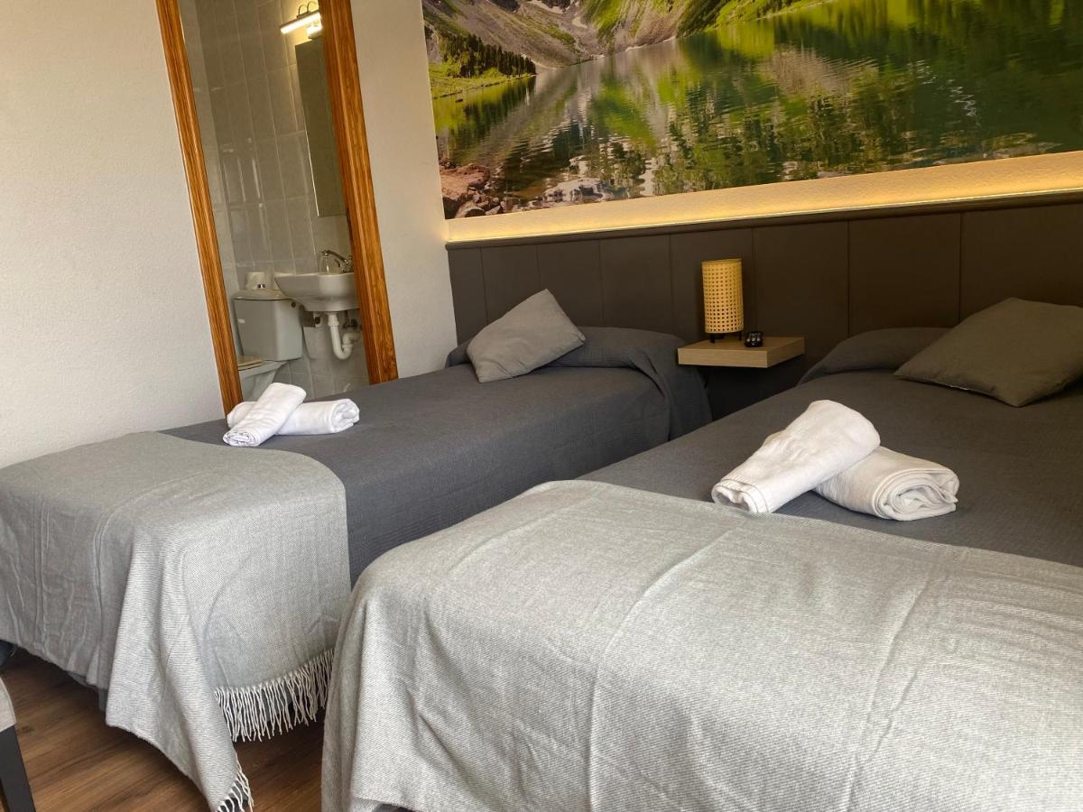 Hostal Restaurante Rio Ubierna Quintanilla-Vivar 外观 照片